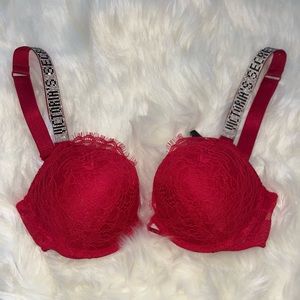 NWT Victoria’s Secret Red VERY SEXY
Shine Strap Push-Up Bra 36B red